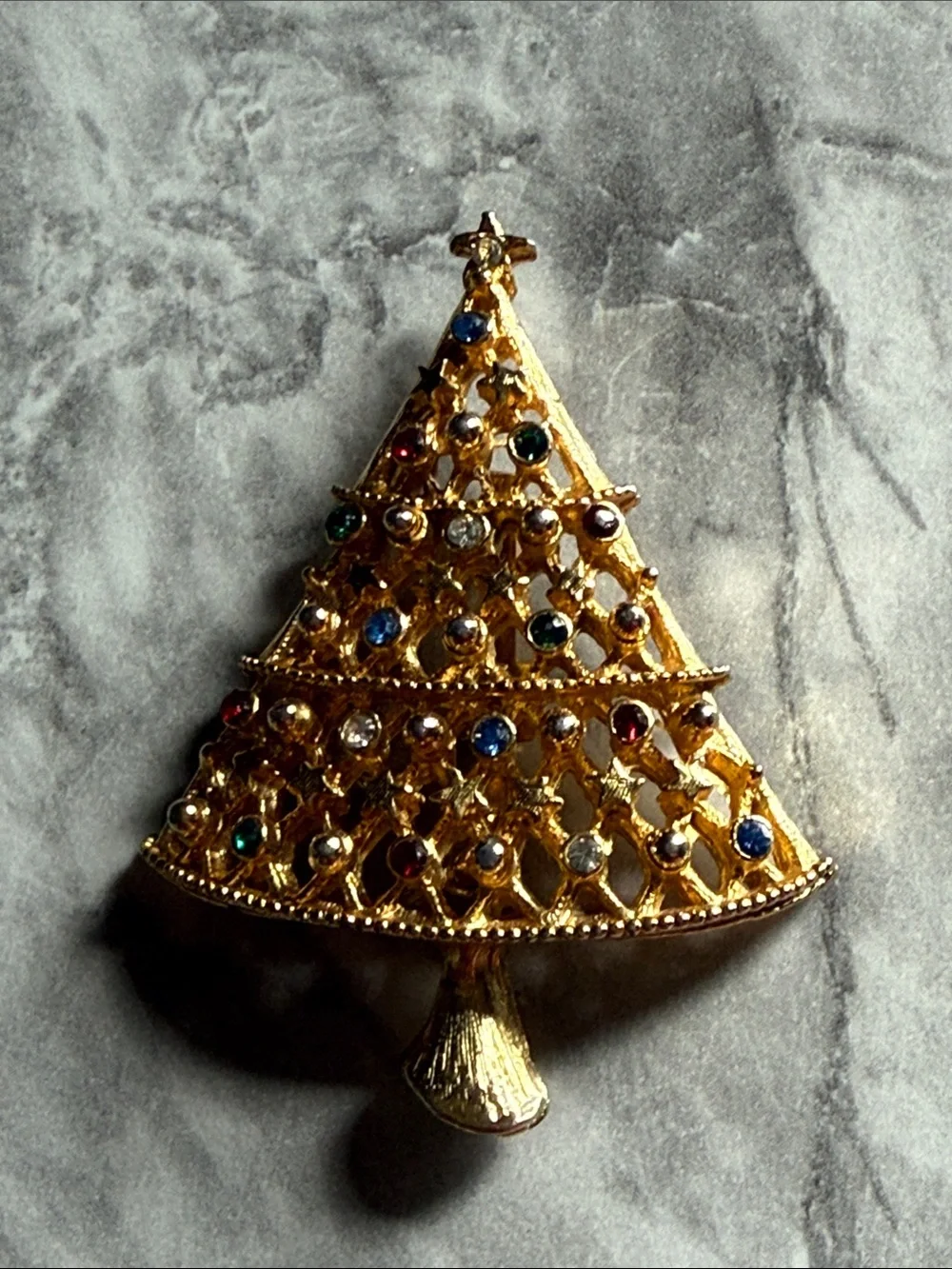 JJ Jonette Gold Tone Christmas Tree Brooch Pin Multicolor Rhinestones Vintage